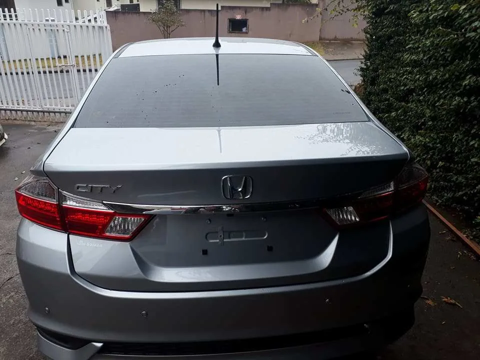 Acabamento de pintura automotiva