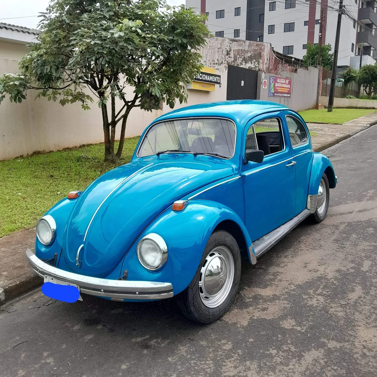 Fusca restaurado com acabamento azul